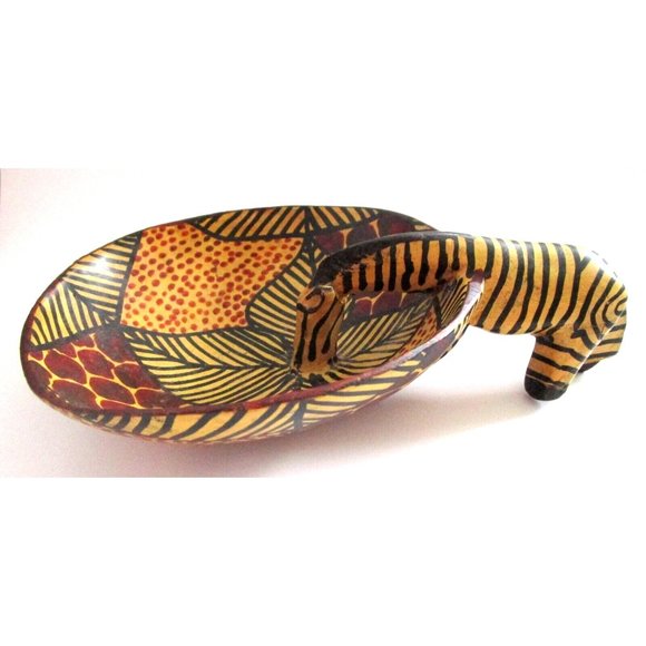 Hand Carved Hand Painted African Kenya Wood Giraffe Drinking From Bowl, Folk Art - Picture 1 of 16